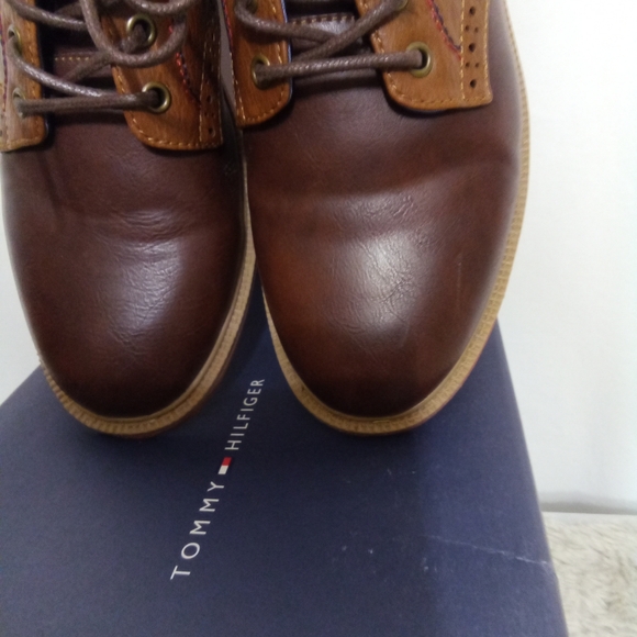 Tommy Hilfiger, Michael Brown saddle shoes, size 4 pre owned - Picture 2 of 11